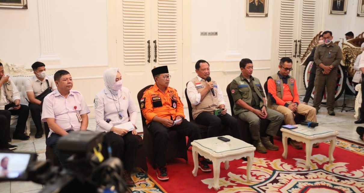 Tinjau Bencana di Cianjur, Mendagri Tekankan Pentingnya Pendataan dan Rekonstruksi Secara Cepat