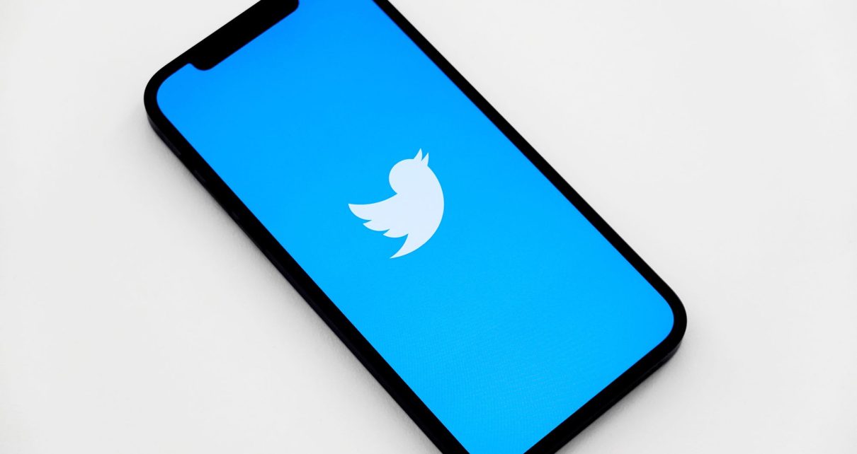 Twitter mengonfirmasi bahwa data sensitif milik 5,4 juta pengguna telah dicuri karena kerentanan API. Namun demikian, perusahaan mengaku "tak punya bukti"