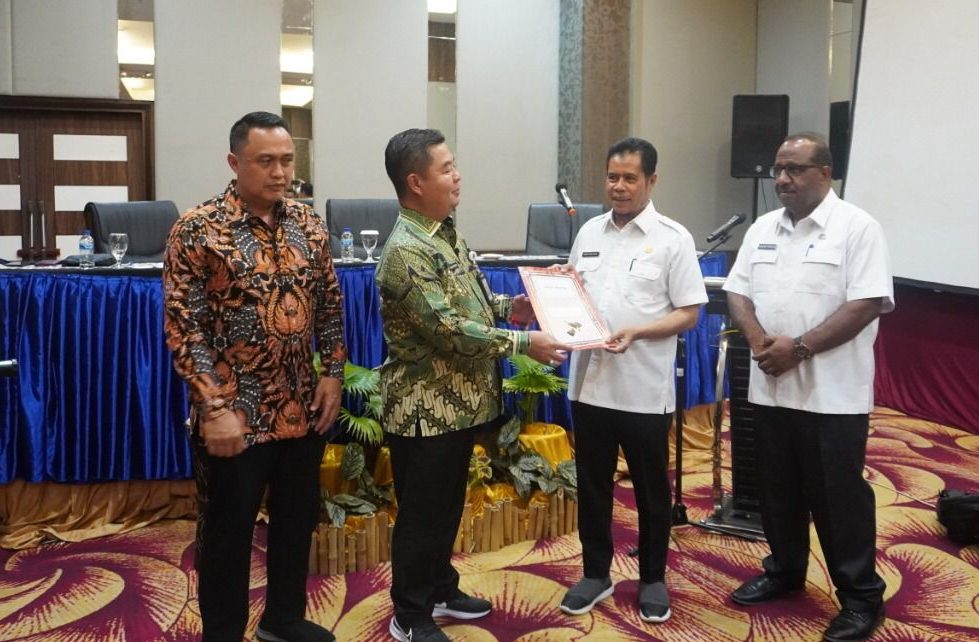 Kemendagri Serahkan Hasil Asistensi Dokumen RKPD 2023 Tiga DOB Papua