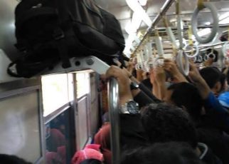 Naik Transportasi Publik Bikin Pegal, Nyeri Sendi, dkk? Coba Hadapi dengan Tips Ini