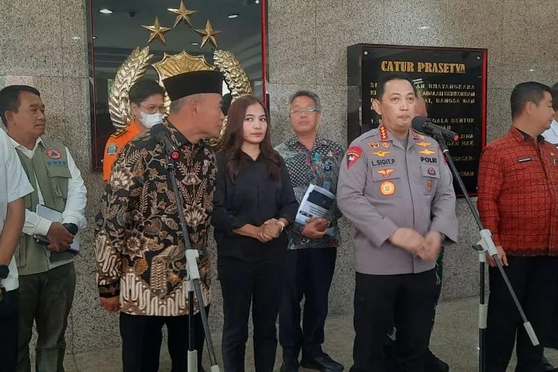 Kapolri Jenderal Listyo Sigit Prabowo mengatakan, mengerahkan 166.000 personel untuk melakukan operasi pengamanan selama libur Natal 2022 dan Tahun Baru 2023 (Nataru).