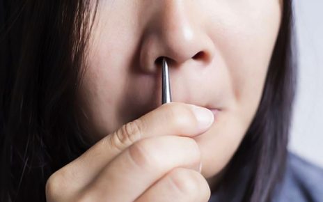 Suka Cabut Rambut Hidung Ternyata Bahaya Bagi Kesehatan