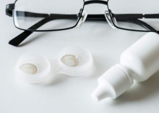 Antara Softlens dan Kacamata, Mana yang Cocok untuk Olahraga?
