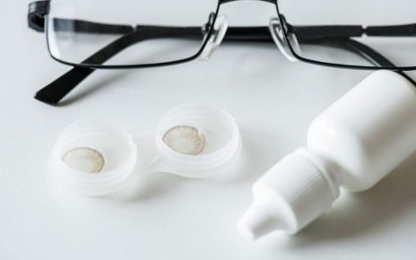 Antara Softlens dan Kacamata, Mana yang Cocok untuk Olahraga?