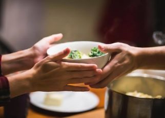 Alasan Kenapa Kamu Sebaiknya Tak Lewati Makan Malam
