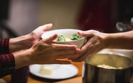 Alasan Kenapa Kamu Sebaiknya Tak Lewati Makan Malam