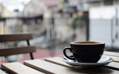 Tips Cepat Hilangkan Efek Kopi Agar Bisa Tidur Nyenyak