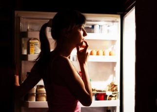 Bahaya Bagi Kesehatan, Hindari Makan Tengah Malam dengan Tips Ini