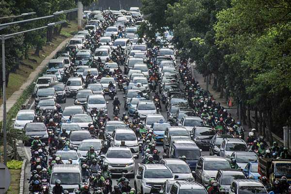 Kerja Hingga Kemacetan Bikin Kamu Duduk Lama, Waspadai Bahayanya