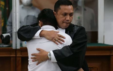 Richard Eliezer Divonis 1 Tahun 6 Bulan Penjara, Disambut Sorak dan Tangis Pendukungnya