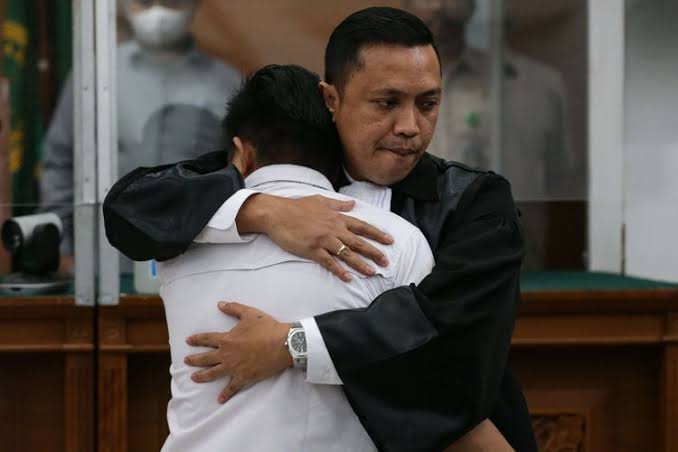 Richard Eliezer Divonis 1 Tahun 6 Bulan Penjara, Disambut Sorak dan Tangis Pendukungnya