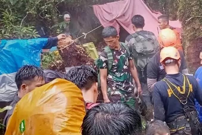 Tembus Hutan Belantara, Inilah Detik-detik Evakuasi Rombongan Kapolda Jambi
