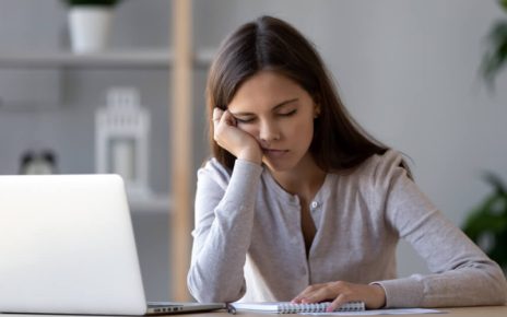 Lesu dan Ngantuk Saat Kerja? Coba Tips Berikut Ini