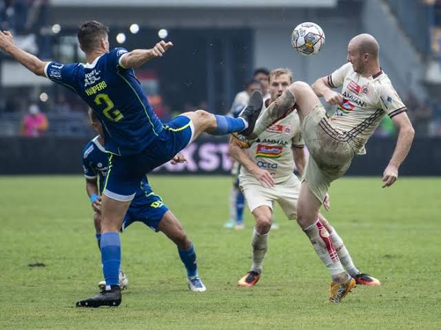 Link Live Streaming Persija vs Persib Hari ini: Simak Jadwal, H2H, dan Prediksi Susunan Pemain!