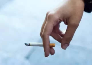 Seram Begini Risiko Kalau Kamu Langsung Merokok Saat Buka Puasa