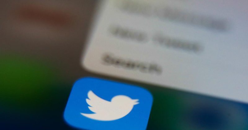 Twitter Otomatis Respons Pers dengan Emoji Tahi