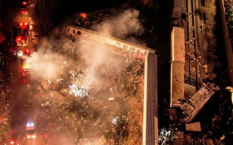 Dua Kereta Yunani Bertabrakan, Sebabkan Gerbong Terbakar dan 26 Orang Tewas