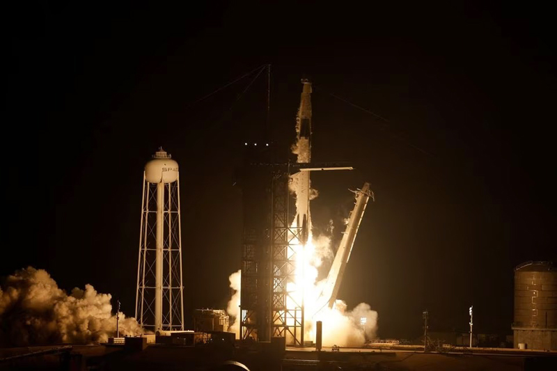 SpaceX Luncurkan Roket ke Stasiun Luar Angkasa Untuk Misi Penelitian