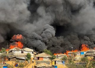 Si Jago Merah Lahap Pemukiman Padat Rohingya di Selatan Bangladesh