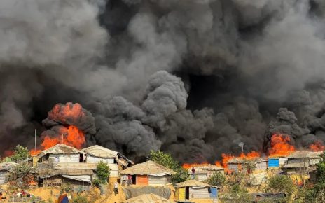 Si Jago Merah Lahap Pemukiman Padat Rohingya di Selatan Bangladesh