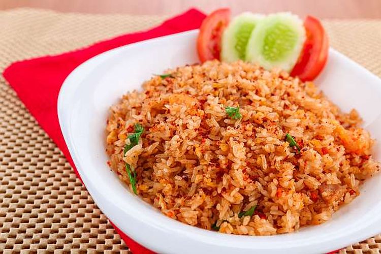 Amankah Makan Nasi Goreng dan Makanan Cepat Saji Saat Sahur