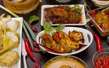 Bolehkah Makan Sepuasnya Saat Lebaran