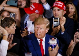 Tutupi Skandal Masa Lalu, Trump Resmi Ditahan