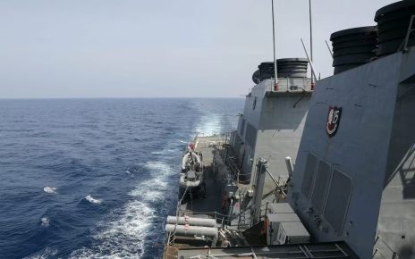 Kapal Perang AS Lintasi Selat Taiwan Pascalatihan Perang Tiongkok