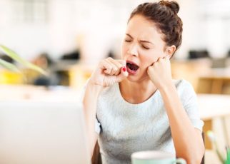 Mau Bebas Ngantuk Setelah Makan Siang Coba Ikuti Tips Ini