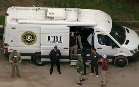 Seorang pria Texas, terdakwa pembunuh lima tetangganya, dilaporkan telah dideportasi sebanyak empat kali dari Amerika Serikat sejak 2009