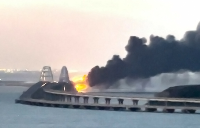 Depot Bahan Bakar Rusia Terbakar di Dekat Jembatan Vital Krimea