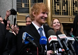 Wajah Gembira Ed Sheeran Pascamenangkan Gugatan Plagiarisme