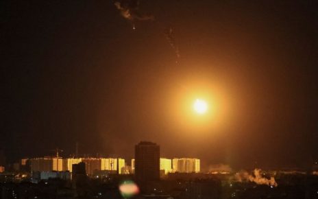 Jelang Hari Kemenangan, Rusia Lancarkan Serangan Massal ke Ukraina