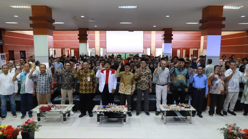 Kepala BPIP mengajak kepada Civitas Akademika IAIN Ternate dan Universitas Khairun Ternate untuk tetap bersyukur sebagai warga negara Indonesia yang memiliki Pancasila.
