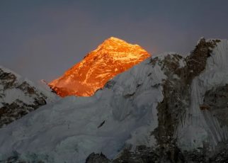 Berkah Gunung Everest yang Menggunung