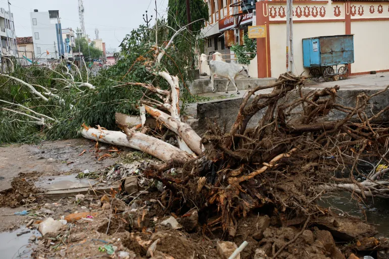 Badai Biparjoy Melemah Setelah Menghantam India