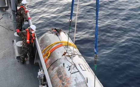 Korea Selatan Angkut Rongsokan Satelit Korut dari Laut