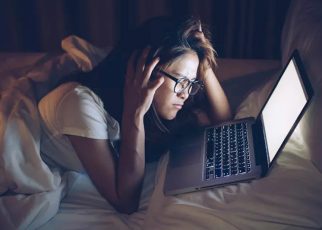 Waspada Kecanduan Media Sosial Mendorong Doomscrolling