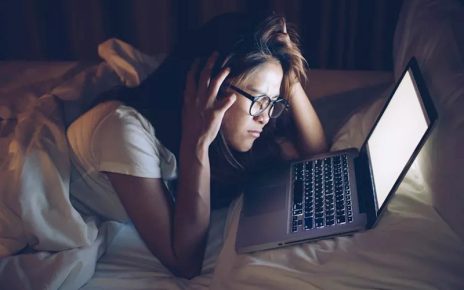Waspada Kecanduan Media Sosial Mendorong Doomscrolling