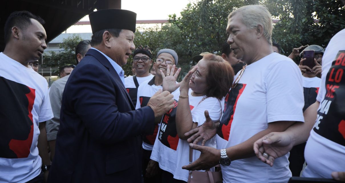 Prabowo Tiba di Solo Disambut Relawan Bolone Mase dan Gibran