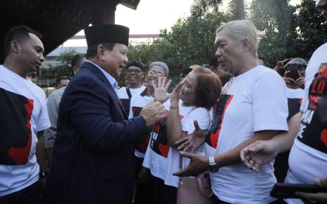 Prabowo Tiba di Solo Disambut Relawan Bolone Mase dan Gibran