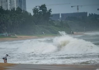 Badai Topan Talim Hantam Tiongkok dan Vietnam, Puluhan Ribu Dievakuasi