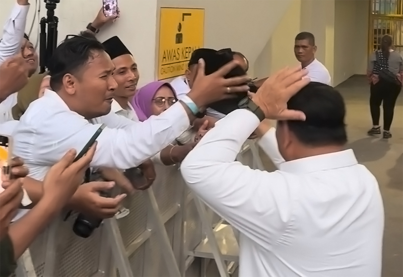 Peci Hitam dari Prabowo, Relawan Cak Imin: Hadiah untuk Istri