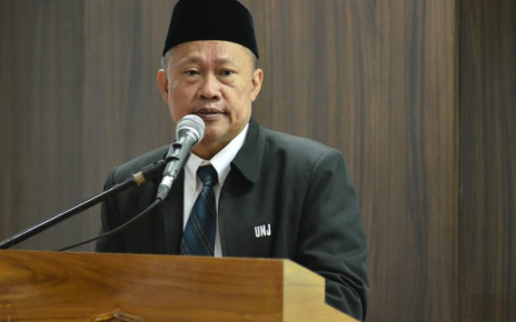 Prof. Komarudin