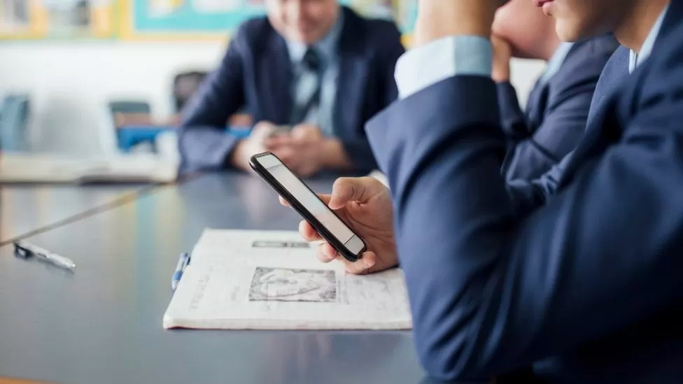 Sekolah-Sekolah Eropa Larang Penggunaan Gawai di Kelas