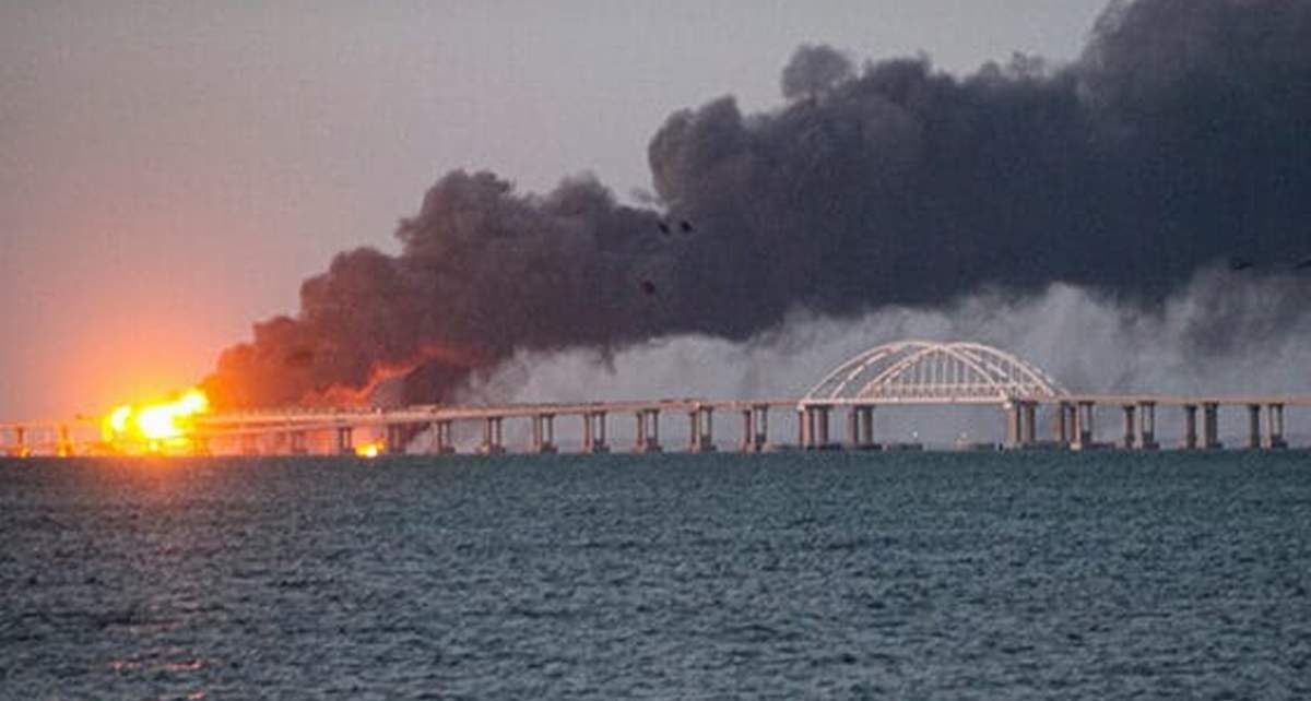 Jembatan Krimea Meledak, Dua Orang Tewas Satu Luka-Luka