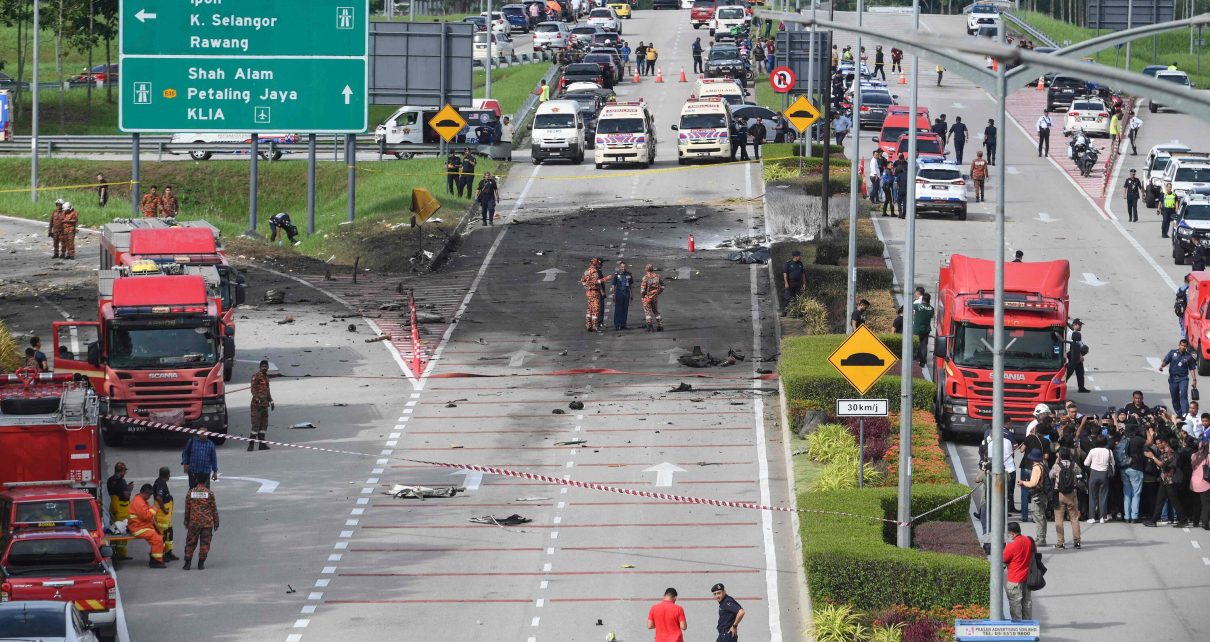Jet Pribadi Malaysia Jatuh di Jalan Tol, 10 Orang Meninggal