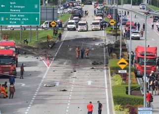 Jet Pribadi Malaysia Jatuh di Jalan Tol, 10 Orang Meninggal