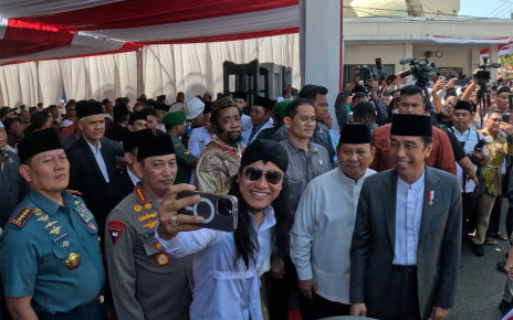 Gus Miftah Swafoto Bersama Prabowo dan Jokowi di Muktamar Sufi Internasional