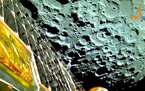 India kirimkan Foto Permukaan Bulan dari Chandrayaan-3